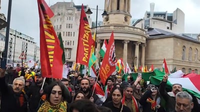 دەیان هەزار کورد “لەندەن”یان بۆ رۆژئاوای کوردستان خرۆشاند