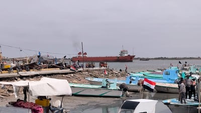 صيادو الفاو يعودون بـ10 أطنان من المزلگ.. وهذه أسعار السمك في العلوة