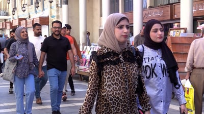 فيديو: النساء في شارع المتنبي يبحثن عن القصائد.. والرجال يحبون تاريخ بغداد والسياسة!