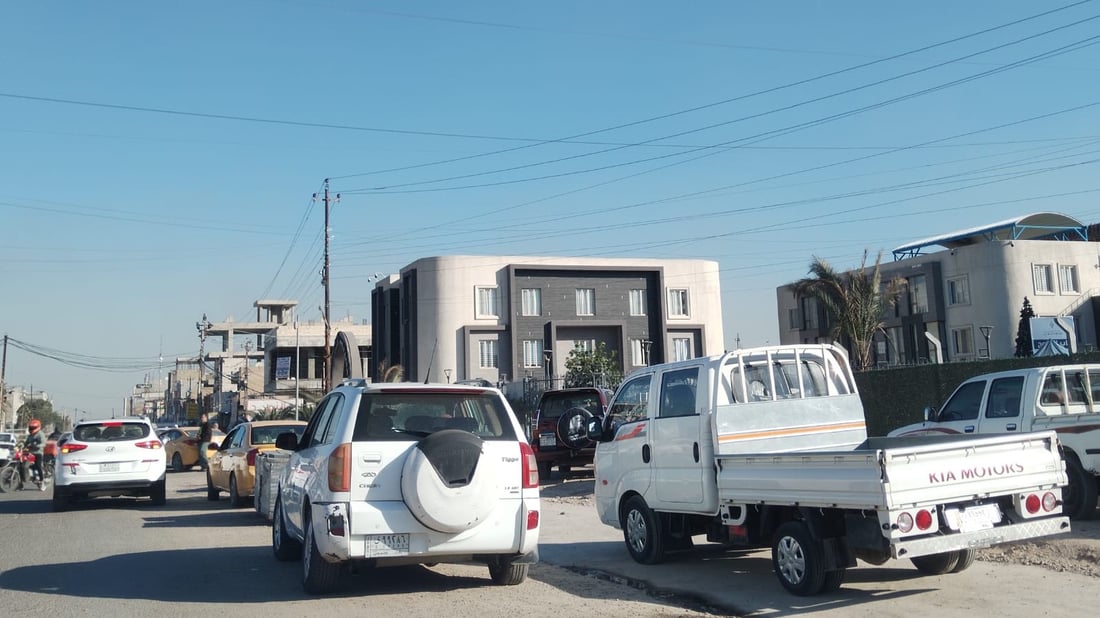 جامعة خاصة تزاحم أهل السيدية.. السيارات تخنق الشوارع والطلبة يتجولون في الحي