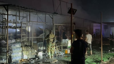 ئاگر لە بازاڕێکی شەمامک کەوتەوە و پێنج دوکانی سوتاند