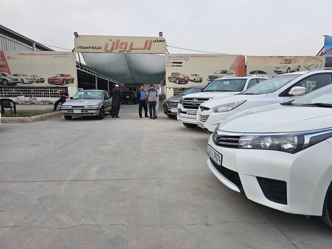 جولة في معارض سيارات برطلة: الكبار يفضلون “بيك آب” والشباب يعشقون “الزعرة”