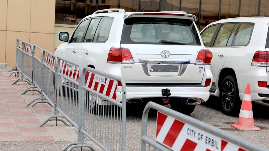 ئەو ئۆتۆمبێلەی بەسەر دوورگەی ناوەڕاستی شەقام دەسوڕایەوە دەستیبەسەر داگیرا