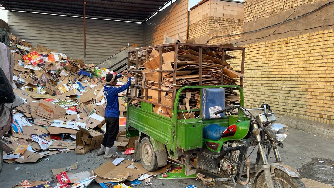 مدينة الصدر تصدّر أطنان الكارتون إلى كردستان.. صور من مكبس قطاع 1