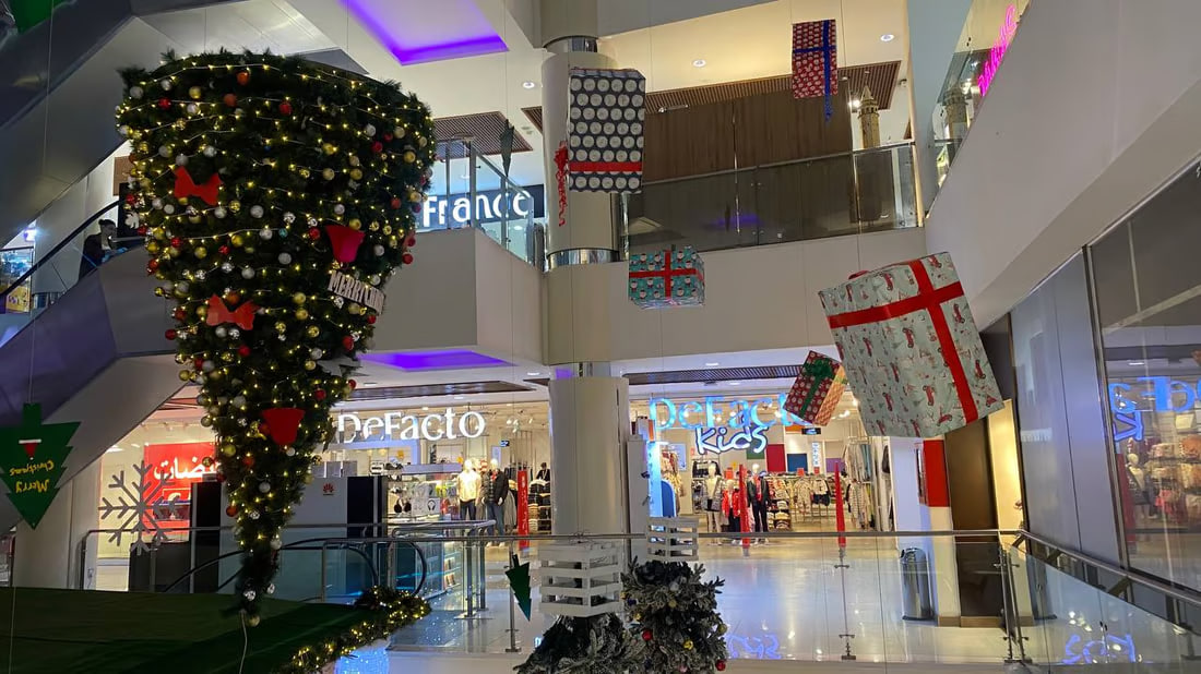 Baghdad’s Mansour district prepares for New Year’s Eve celebrations
