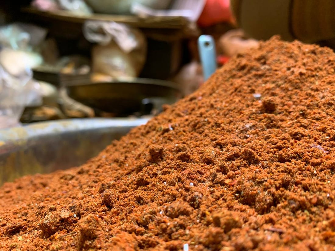 تجار الشورجة في حقول مومباي: مساحة الهند الشاسعة تُنوّع خلطات الكاري العراقية