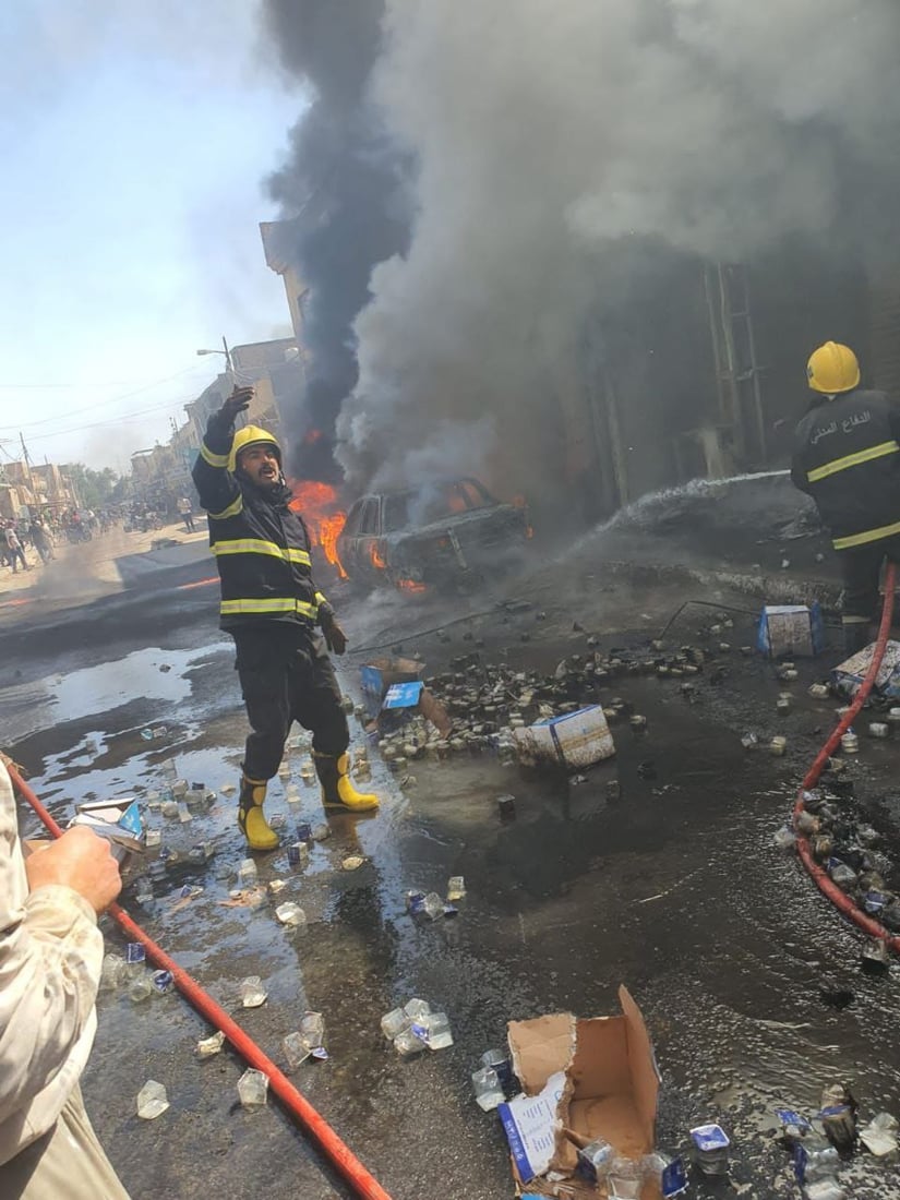 صور من بابل: الدفاع المدني يخمد حريقاً التهم سيارتين قرب مصرف المحاويل
