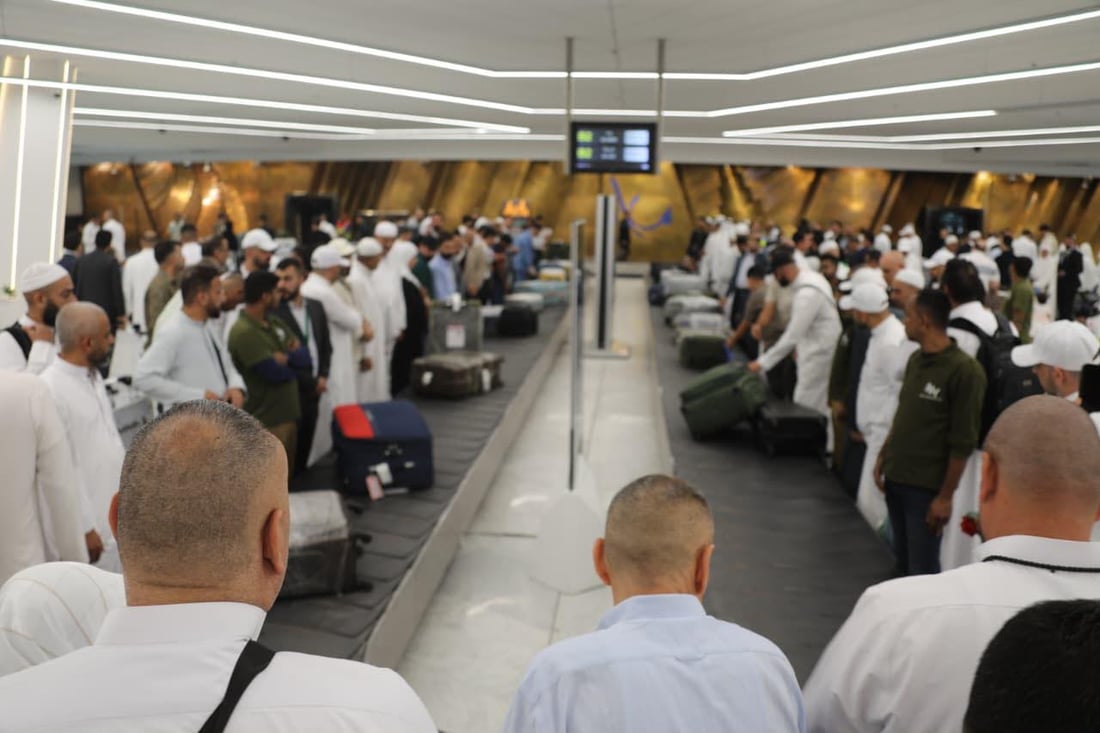 صور: طائرة الخطوط العراقية تهبط في بغداد ليلاً وعلى متنها أول دفعة من الحجاج