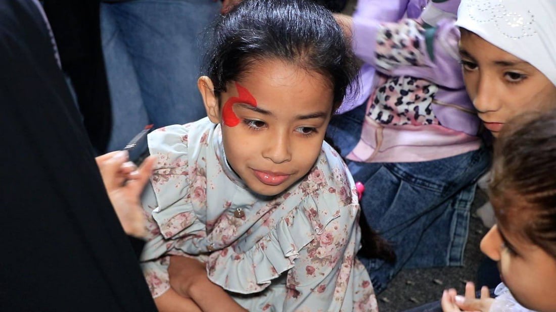 وقارئ القرآن من إيران.. أطفال هشام الذهبي في إفطار جماعي (صور من الكوت)