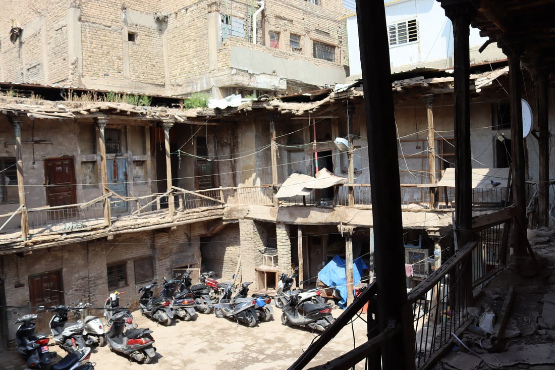 فيديو من “خان المدامغة” في الكاظمية: آخر شاهد على العهد العثماني تحوّل إلى “گراج”