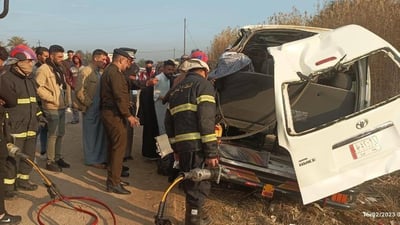 صور: الدفاع المدني ينتشل 3 جثث بعد انقلاب “باص” في بابل