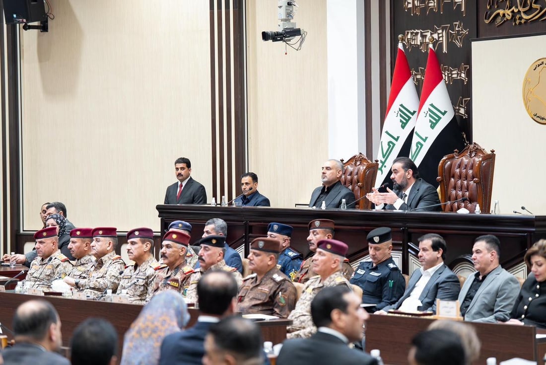 صور: كل قيادات الجيش في البرلمان الآن