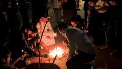 أصدقاء أحمد عادوا بالشموع إلى المدينة الرياضية.. سباق سيارات انتهى بحادث مروع