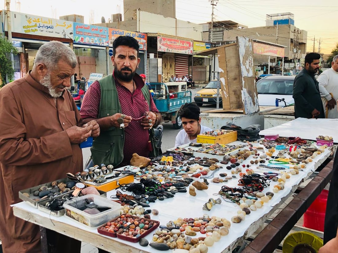 سوق الخواتم والسبح في الحسينية.. أرخصها ياقوت افريقيا ودر النجف والأغلى الزمرد (صور)