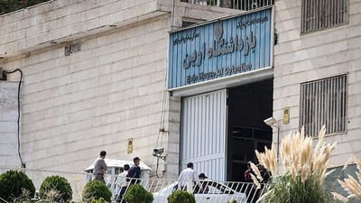 خامنئي يعفو عن 1700 إيراني ويوقف عقوبة الجلد