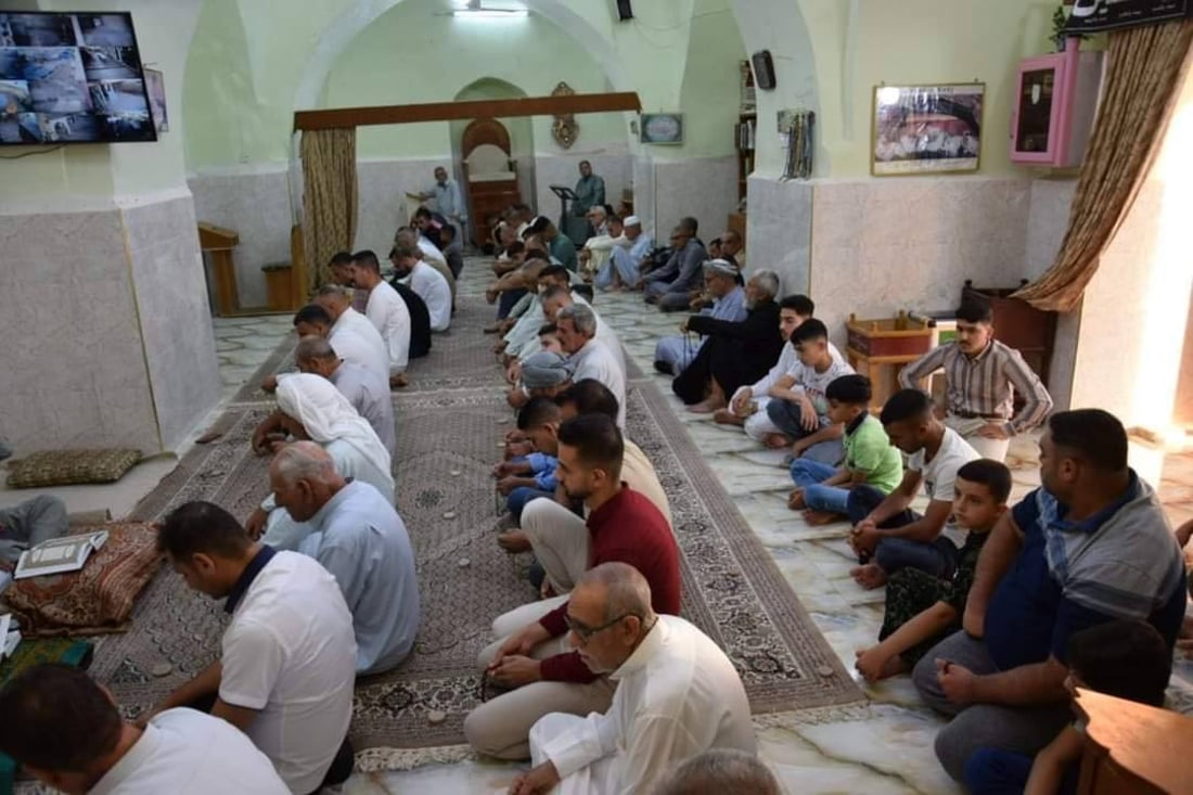 ملا عباس يحث المصلين على مساعدة الفقير وزيارة المريض.. صور من مقام زين العابدين