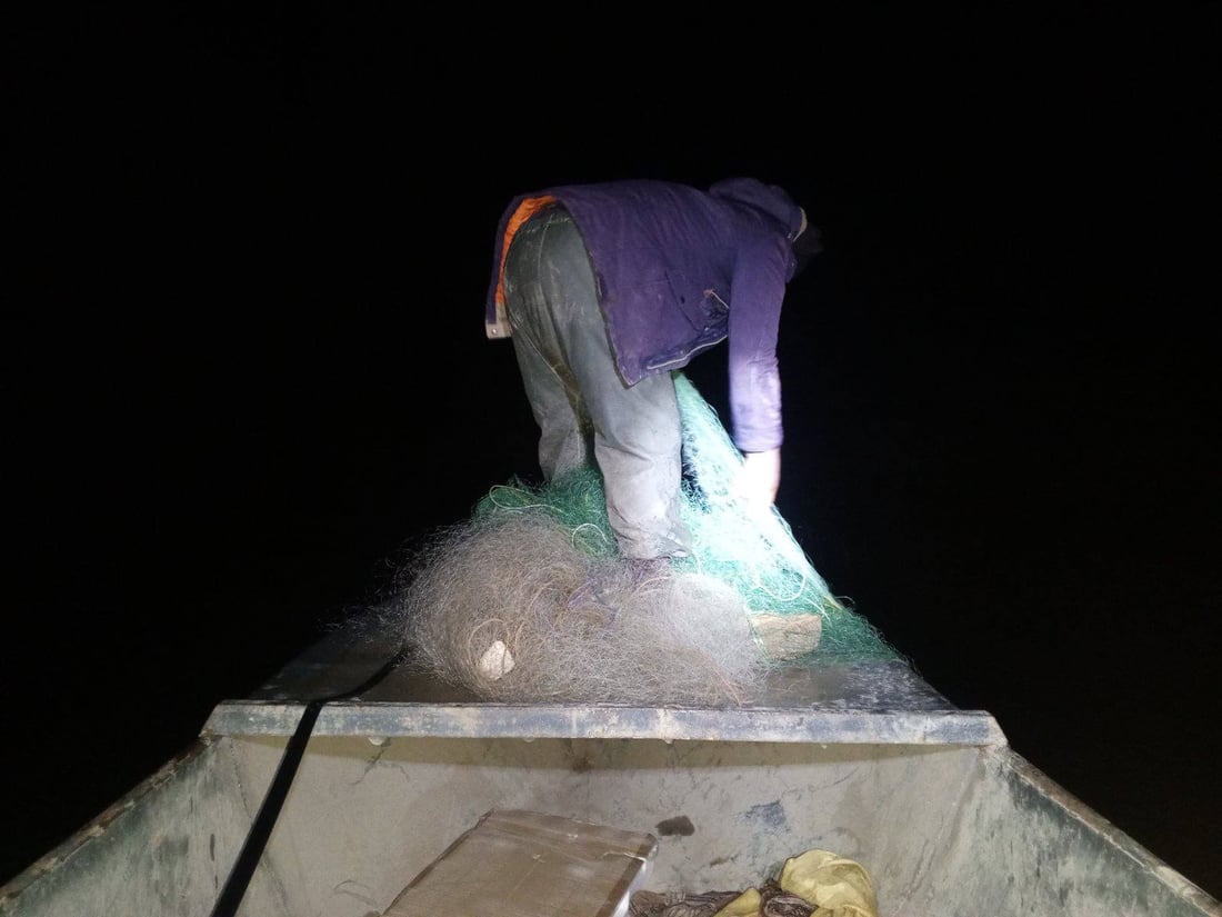Environmental police arrest seven at Darbandikhan Lake for illegal fishing during seasonal ban