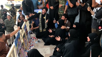 فيديو: عزاء في قصور تكريت بذكرى جريمة سبايكر.. ذوو الضحايا يطالبون بفتح المقابر