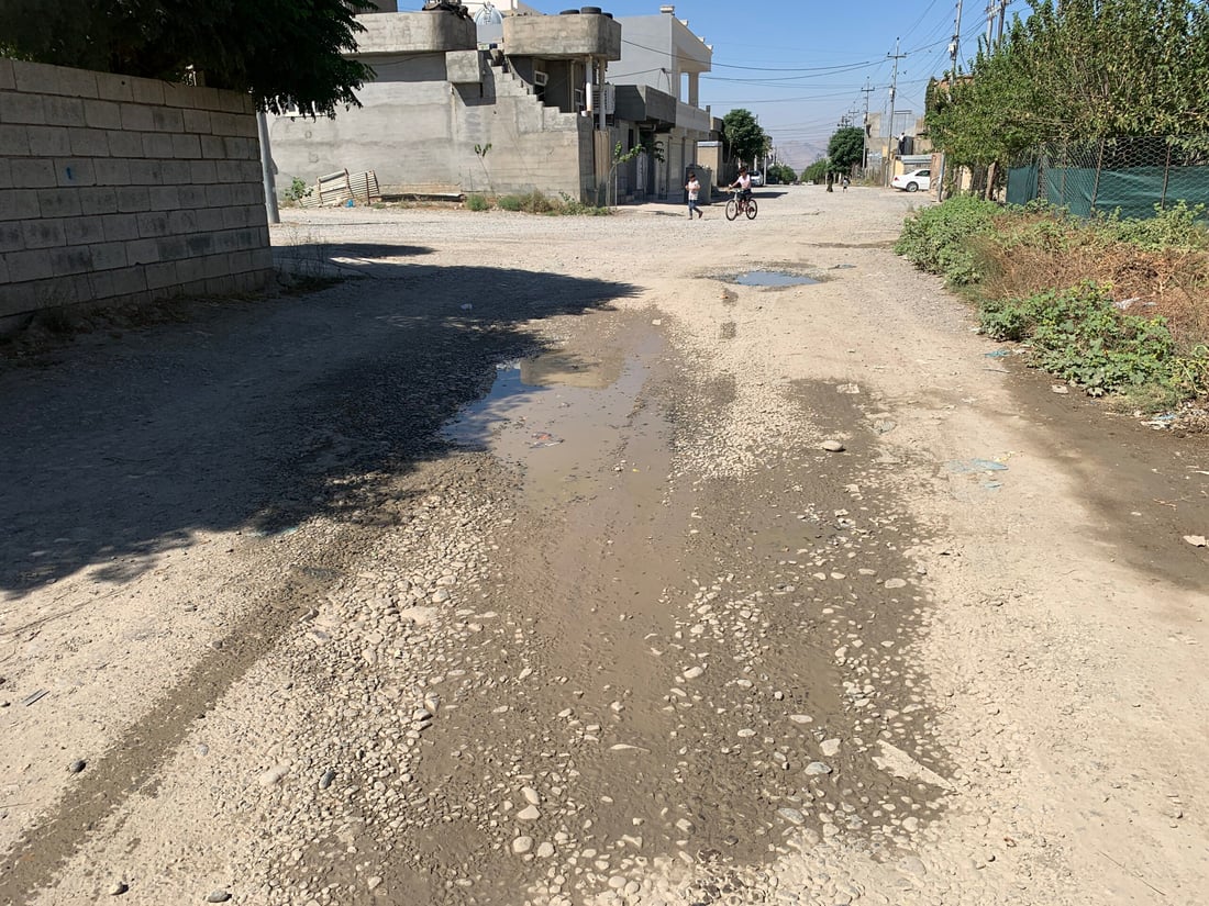 بەشێک لە شەقامی گەڕەکەکانی قەڵادزێ خۆڵن و هاوڵاتیانی بێزار کردووە