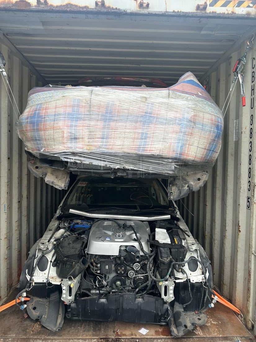 صور: ضبط 25 سيارة “أدوات” في منفذ أم قصر