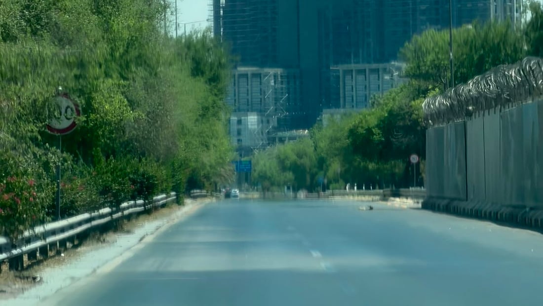 الخضراء فارغة بعد صولة الزيدي.. الدخول ممنوع والخروج بتفتيش دقيق (صور)
