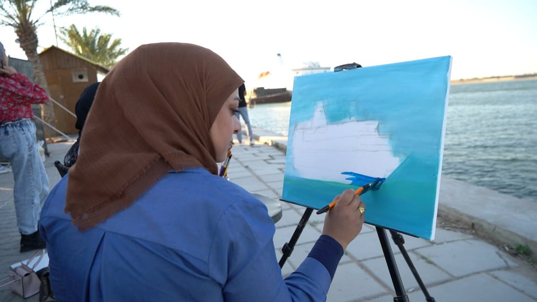 البصرة: رسامون ورسامات يوثقون رسوّ لوغوس هوب في العراق بلوحات وتخطيطات فنية (صور)