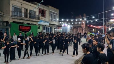 Historic Ashura procession resumes political chants