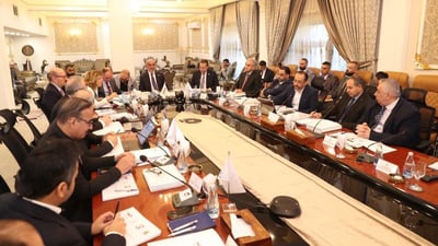 النفط تبحث مع شركتي توتال وقطر للطاقة خارطة الإدارة المشتركة لتنفيذ العقود