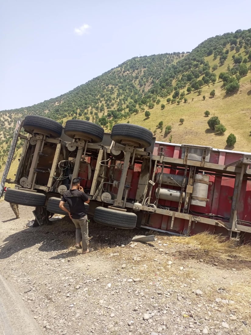 بارهەڵگرێک وەرگەڕا و شۆفێرەکەی گیانی لەدەست دا