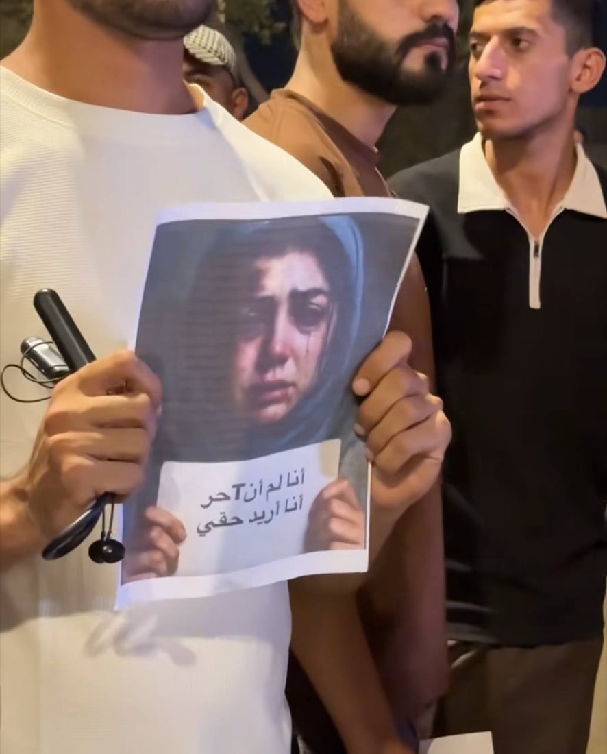 ديالى تتضامن مع دكتورة بان.. وقفة في ساحة الفلاحة تطالب بكشف ملابسات الحادث