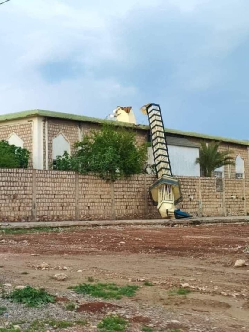 رەشەبا منارەی مزگەوتێکی خست