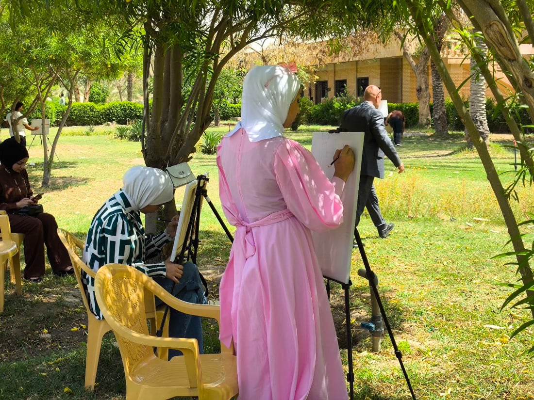 مسابقة في الهواء الطلق لرسم المرأة والطبيعة بمنتجع بابل.. دنيا ستار تفوقت بجدارة