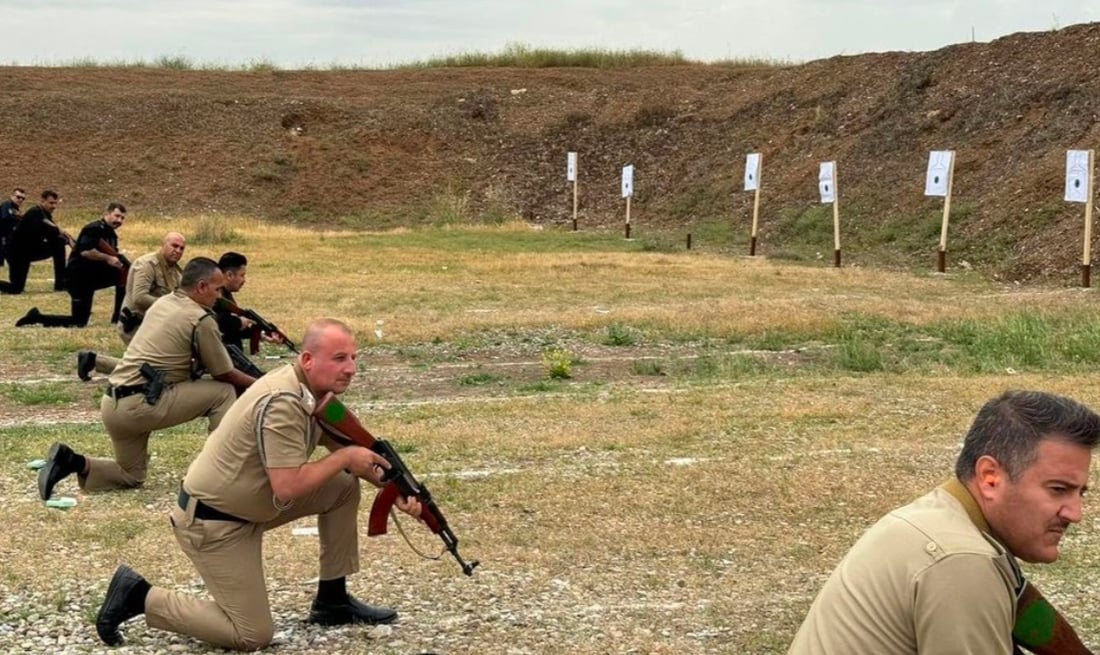 ئەفسەرەکانی پۆلیسی راپەڕین راهێنانی نیشانەشکاندن دەکەن