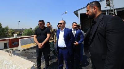 أمانة بغداد توجه كوادرها بالعمل 24 ساعة لرفع النفايات من الأحياء السكنية