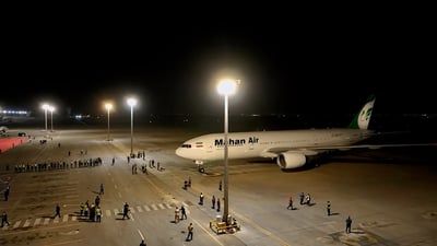 إيران لا تصدق منع النجف لطائراتها.. القنصلية: أغلقوا مرقد علي أمام الشيعة