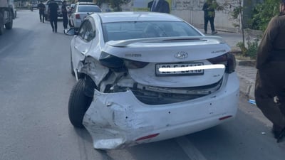 “پۆستەرەكانتان لەسەر هێماكانی هاتوچۆ لابەن ئەگەرنا خۆمان لایدەبەین”