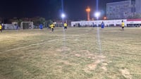 صور: شباب من الكوت يحولون مكباً للنفايات إلى ملعب خماسي...
