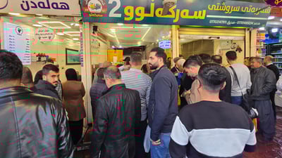 رەمەزانە و بەردەم دوکانەکانی شەربەت و پاقلە و شیرینی جمەیان دێت