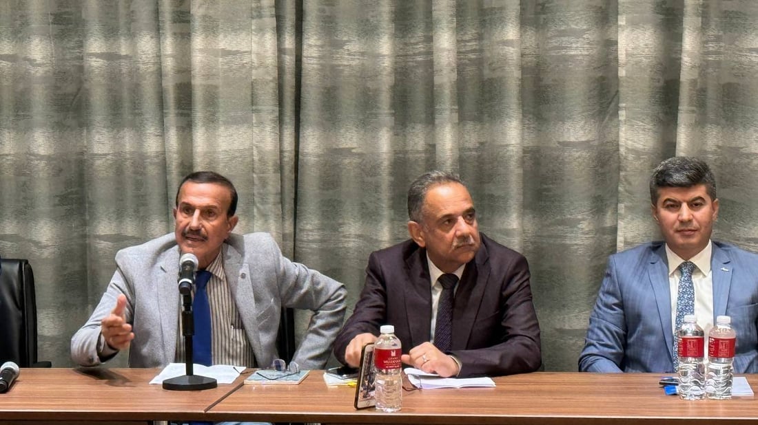 أصدقاء أحمد مطر يدلون بشهادات جديدة في البصرة.. جرّب الشعر الغامض وكان يضحك (صور)