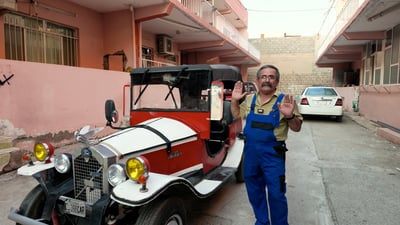 العم زكو أعاد صنع سيارة تشارلي شابلن وهي تجوب سهل نينوى الآن
