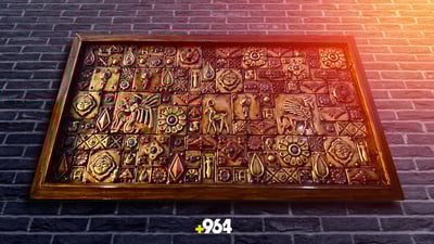 پیشەوەرێک لە قوڕ تابلۆی بەرجەستە دەنەخشێنێ