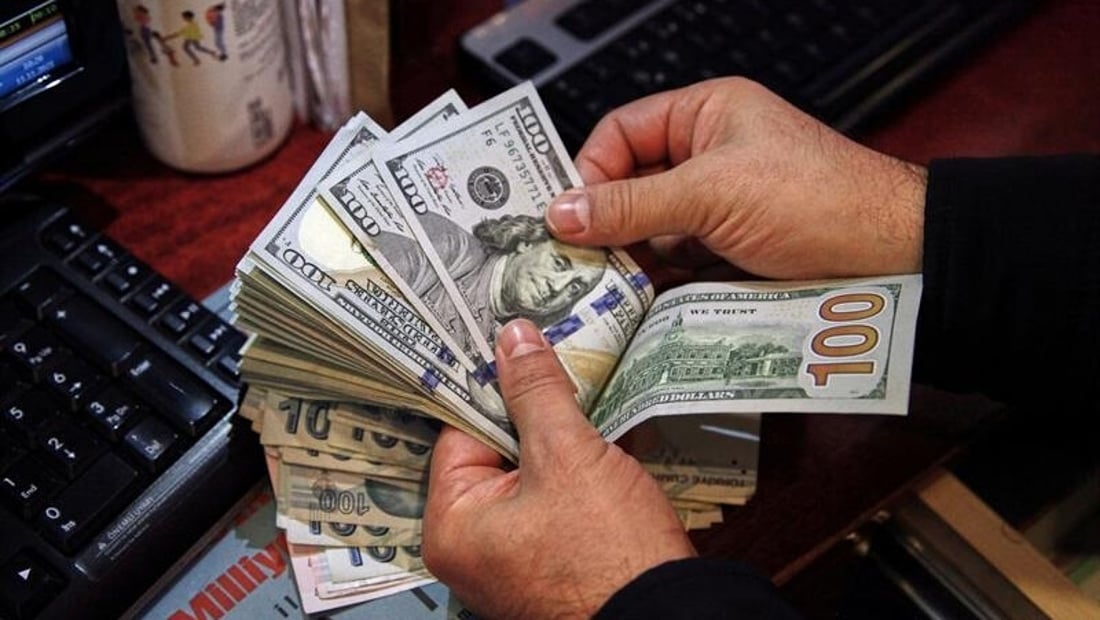 الدولار يستمر بالصعود ويتجاوز الـ 154 ألف دينار في بورصات العراق