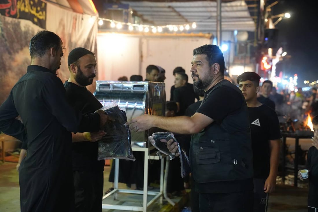 صور: بلدية النجف وصلت لـ”بتر الأقدام”.. لا بد من أربعينية نظيفة مهما بلغ الثمن