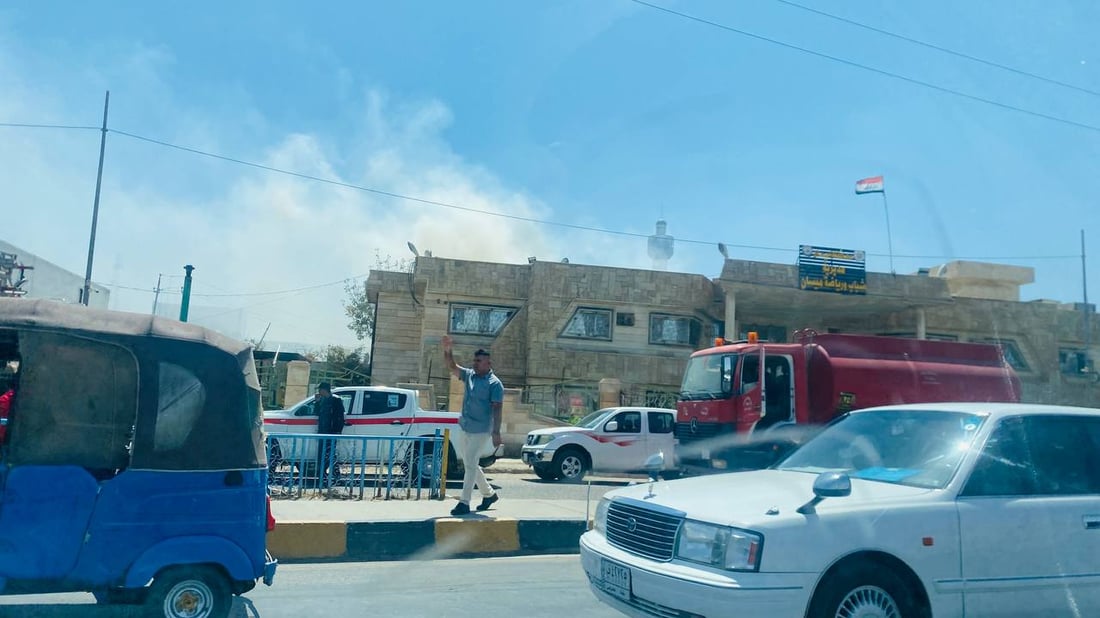 حريق يلتهم الأثاث المخزّن في مديرية شباب ورياضة ميسان.. الجميع بخير (صور)