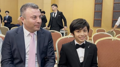 باوک پزیشکە و کوڕەکەی دەیەوێت ببێتە موزیکژەن