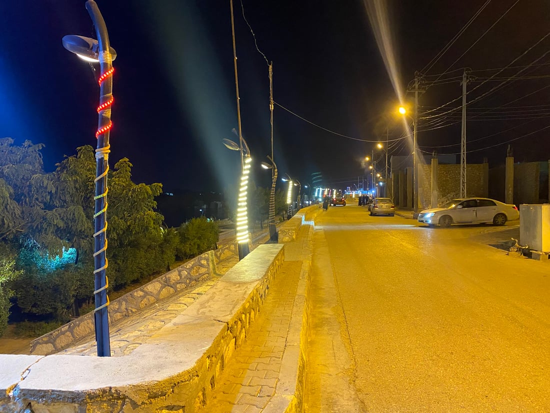 صور: شباب هيت قضوا الليلة في إنارة حديقة النواعير على نفقتهم ترحيباً برمضان