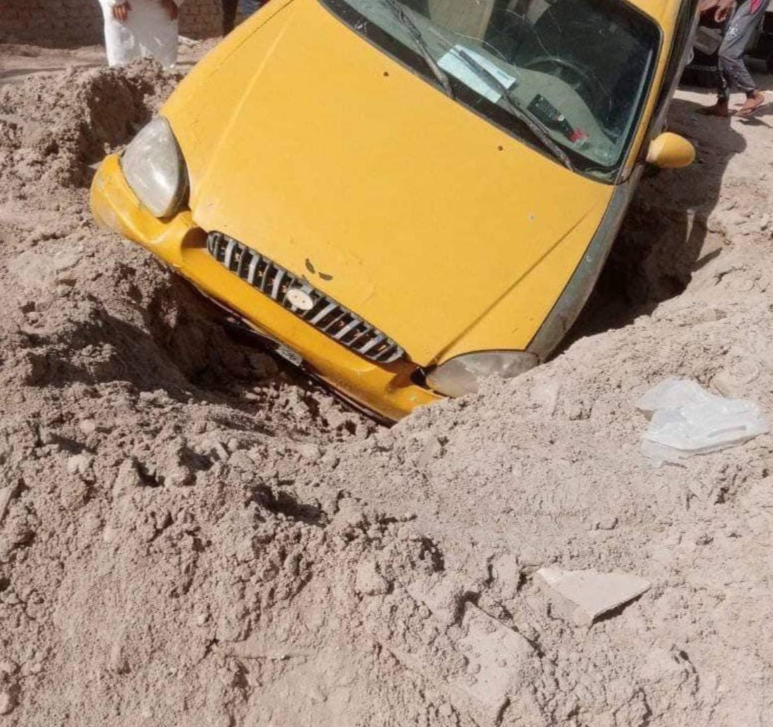 صور: حفرة على طريق كوفة – نجف تبتلع “اوبترا” صفراء