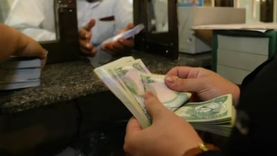 قائمة بأسعار صرف الدولار من بغداد وأربيل والبصرة