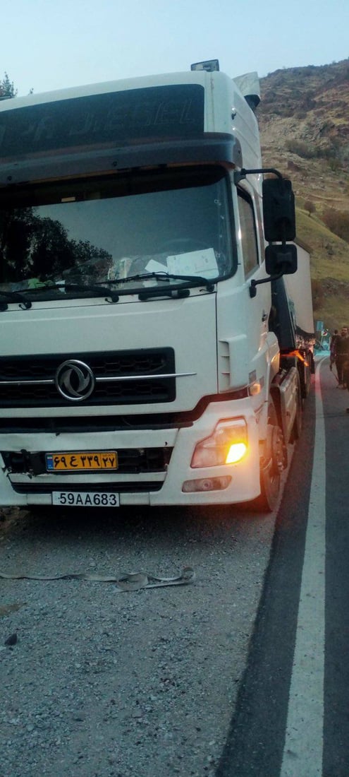 بارهەڵگرێک 13 تۆن شوشەى (جام)ـى لێ کەوتە خوارەوە