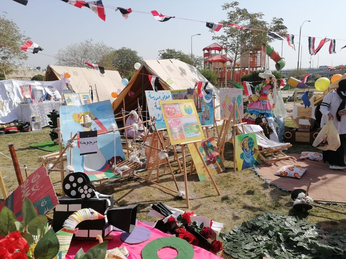 صور: صغيرات بابل يحتفلن تحت شمس الجنائن مع اللوحات والموسيقى